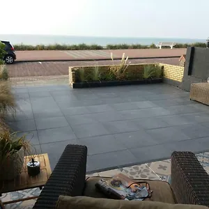 bennys-beach-house-1.zandvoort-hotels.com/